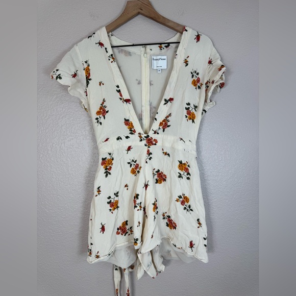 Revolve x Privacy Please Goodwin Cream Tie Waist Floral Romper size Medium $150 - Picture 4 of 8